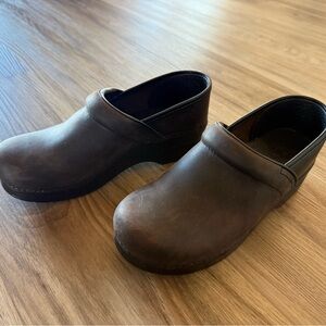 Dansko Brown Mules/Clogs Size 39/ Women’s US Size 8.5-9